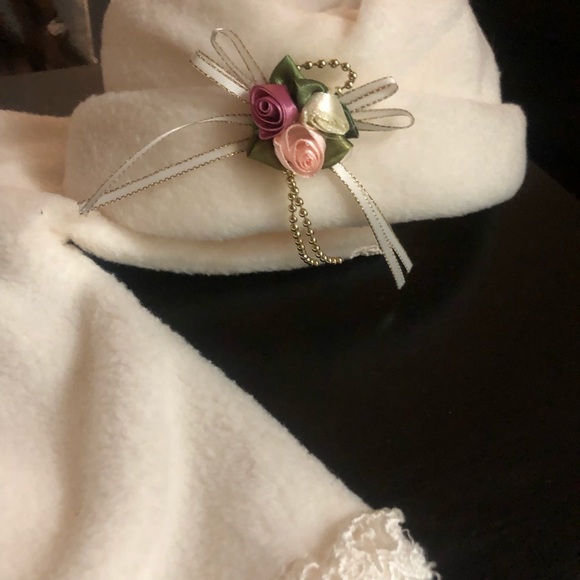 Gorgeous handmade baby outfit - Picture 2 of 3